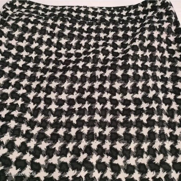 Talbots Size 8 Black Gray Geometric Houndstooth Pattern Lined Zip Closure Skirt - Picture 3 of 10